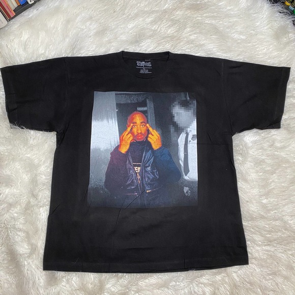 TUPAC SHAKUR ARREST MIDDLE FINGER SHIRT - Picture 1 of 4
